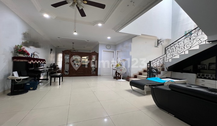 Nice 2-Story House 1