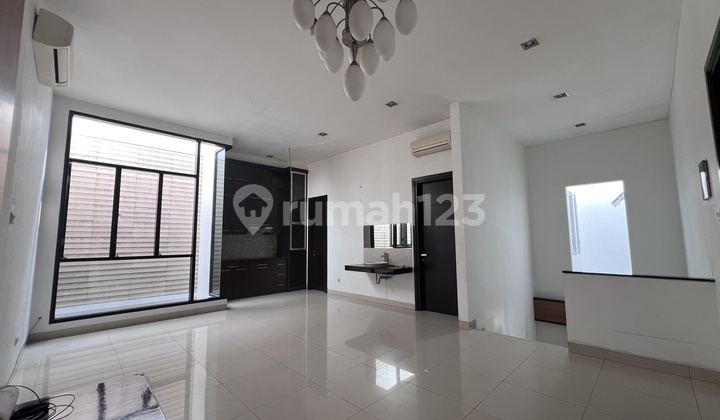 Rumah Bagus Dan Semi Furnished 1