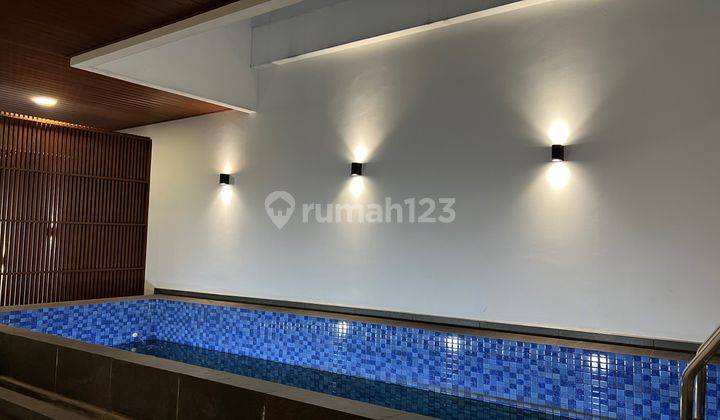 Rumah 3 1/2 Lantai, Ada Lift, Kolam Renang, Akaes Jalan 3 Mobil Lega. Lokasi Sangat Strategis 2