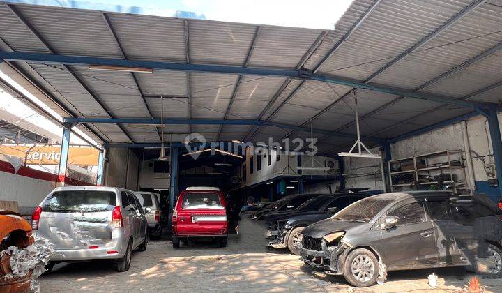 Gudang Di Jalan Raya 2