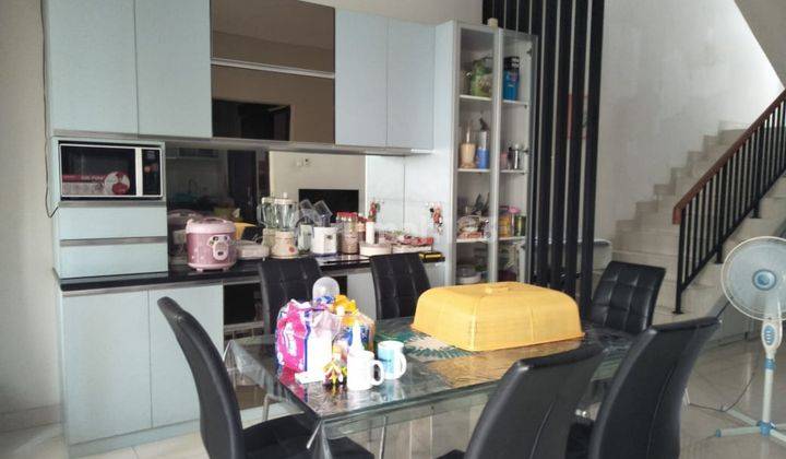 Rumah 2 Lantai Bagus Semi Furnished Sertifikat Hak Milik di Harapan Indah Bekasi, Bekasi 2