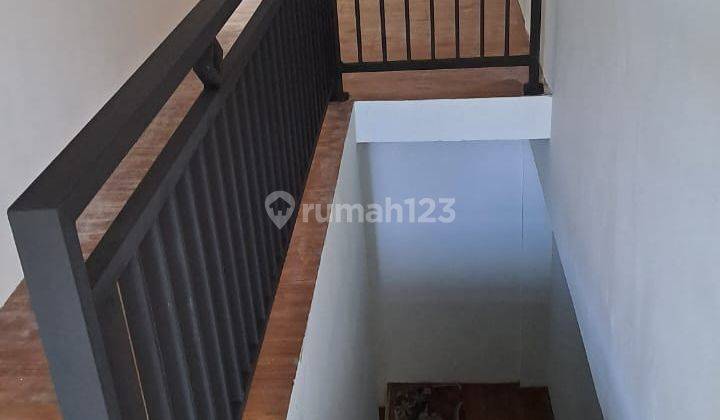 Dijual Rumah Siap Huni 2 Lantai di Cluster Taman Harapan Baru 2