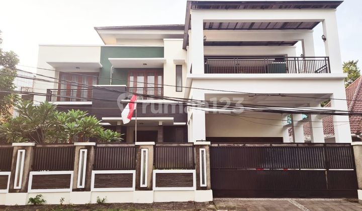Jual rumah bagus murah menteng view depan taman jarang ada