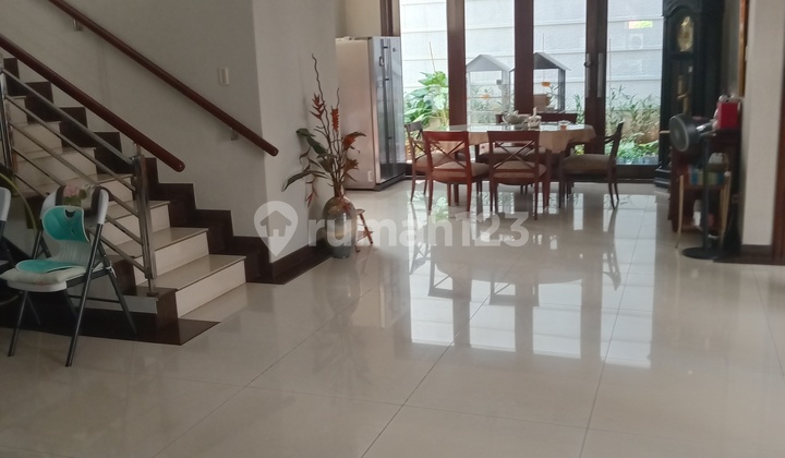 Rent a nice, quiet, comfortable, and cheap house in Permata Hijau.