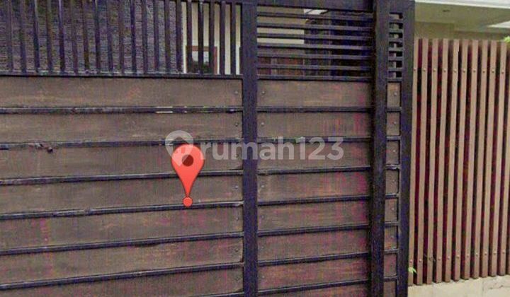 Rent a nice, quiet, comfortable, and cheap house in Permata Hijau.