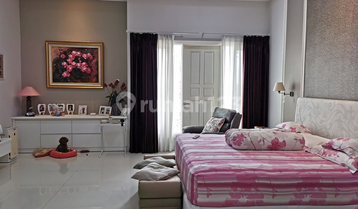 Graha Famili Hook Strategis