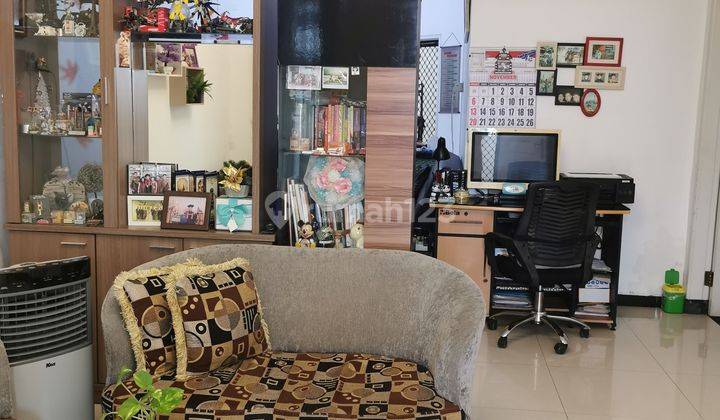 ruang tamu  rumah 1 lantai siap huni