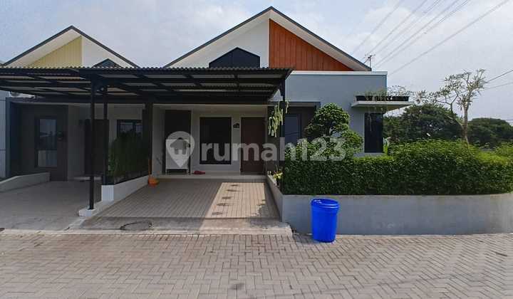 Ready-to-Occupy New House Modern Minimalist Design Strategic Location Grand Pinus Regency Soekarno Hatta Nice Has Front and Back Gardens