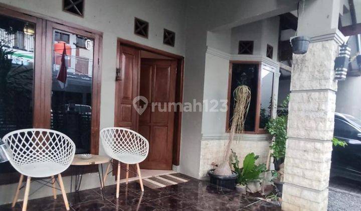 Rumah 2 Lantai Bagus Semi Furnished SHM di Jupiter, Bandung 2