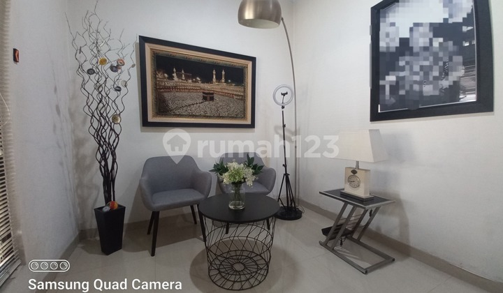 Jual rumah dekat RS Cibabat, Lokasi Strategis, bangunan bagus plus Furniture