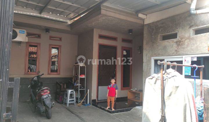 Dijual Rumah Siap Huni, Posisi Pojok Komplek Jaka Purwa Jalan Logam Ciwastra 1