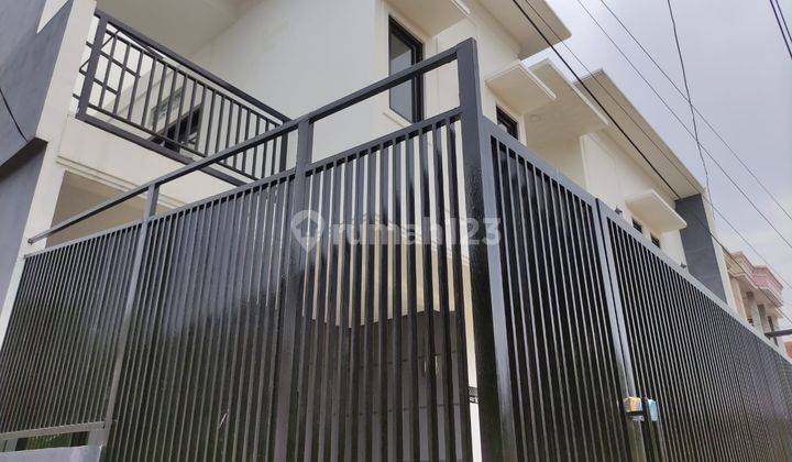 Dijual Rumah Hoek, Pusat Kota Turangga Bandung, 2 Lantai Minimalis, Baru 1