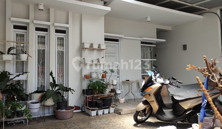 For Sale Good House Ready to Occupy Semi Furnished in Margahayu Raya Area 2