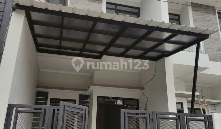 Jual Rumah Baru Bangunan 2 Lantai Komplek Margahayu Raya