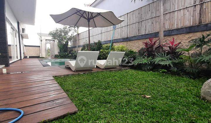 3br villa modern near school, minutes to beach, close living room 2