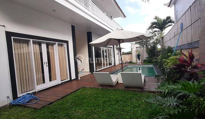 3br villa modern near school, minutes to beach, close living room 1