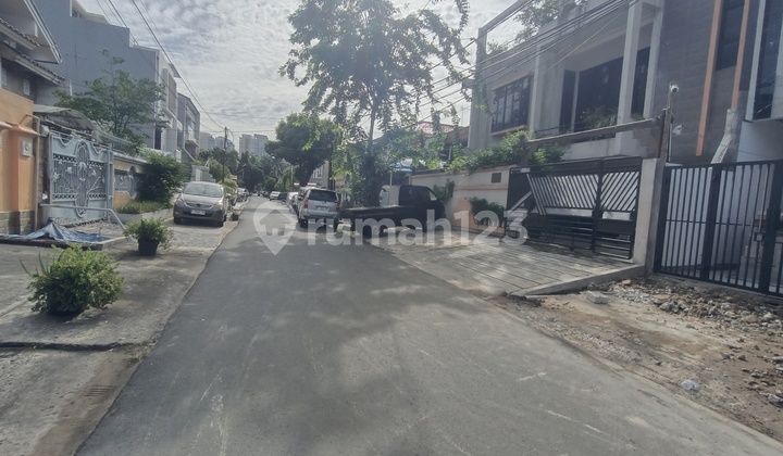 Rumah Baru 3lantai Tanjung Duren 2
