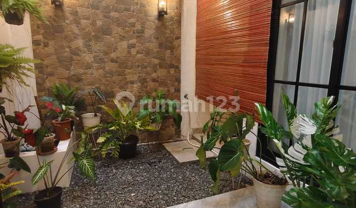 In front of Kompl S Mall, Freehold Title, Land Area 150 m², Building Area 250 m², 3+1 Bedrooms, 3+1 Bathrooms, Perpetually Flood-Free. 2