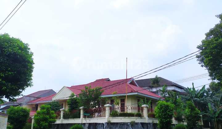 Bukit Cinere Indah Complex, Hook, Permanently Flood-Free, Ready to Occupy. Land Area 693, Building Area 300, 5+3 Bedrooms, 2+2 Bathrooms.