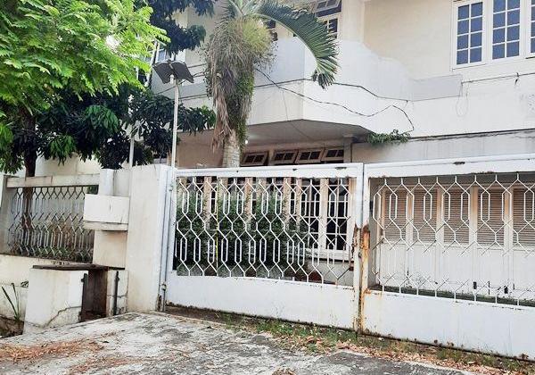 Block A Cinere behind Holland Bakery and Shops, Banking, Restaurants, opposite Cinere S. Huni Mall, Land Area 500, Building Area 600