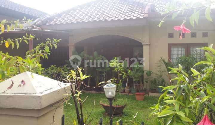 Cinere Megapolitan, inside Aman Security 24-hour guarded complex, land area 410 m², building area 200 m², 5+2 bedrooms, 3+1 bathrooms, permanently flood-free.