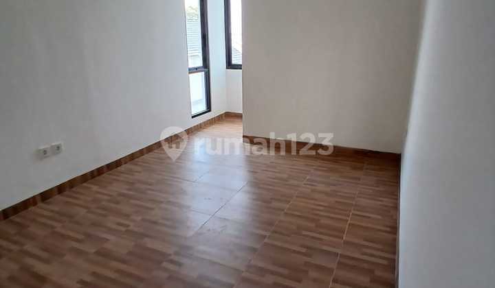 Serua Dkt Bintaro Dlm Kompl S Huni SHM Bebas Banjir Sepanjang Masa, Dekat Lt120 Lb250 Kt 3+1 Km 3+1