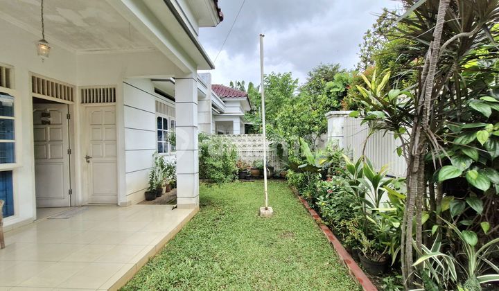 Cinere Mega Politan in Residential Complex, SHM, Fully Furnished, 24-Hour Security, Flood-Free All Year, Land Area 240, Building Area 200, 3+1 Bedrooms, 2+1 Bathrooms. 1