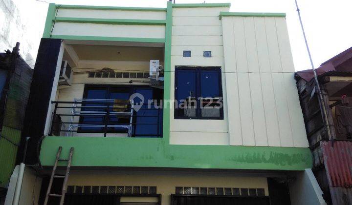 Rumah 2 lantai SHM di pusat kota jakarta cocok untuk usaha bebas banjir  1