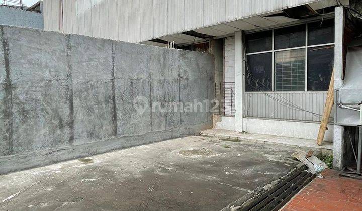 Gudang di Dewi Sartika, Jakarta Timur 1