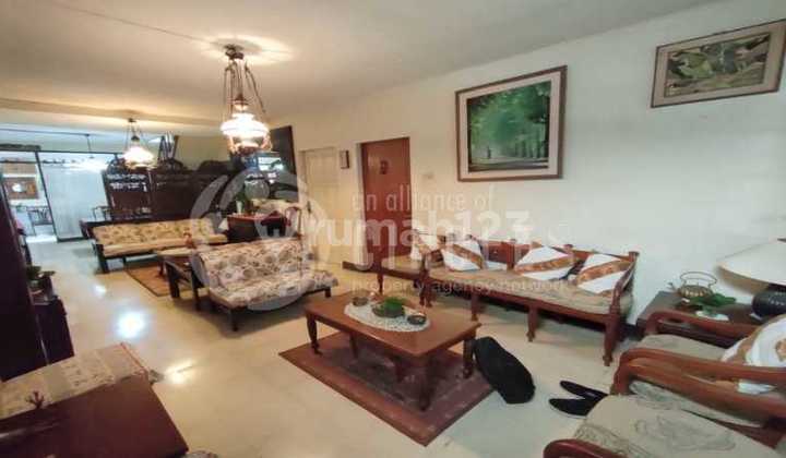 Rumah Mewah Dengan Desain Menarik di Cipedes, Kota Bandung 2