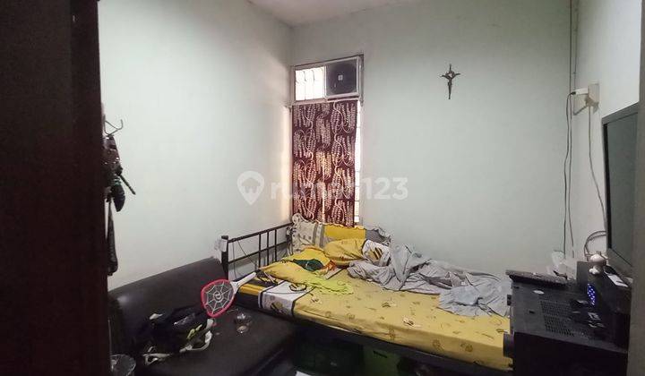 kamar tidur rumah shm di komplek dian