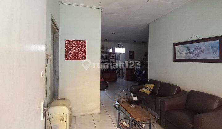 ruang keluarga rumah shm di komplek dian