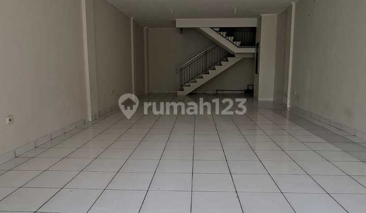 ******** ******** Di Mekarwangi Jln Utama