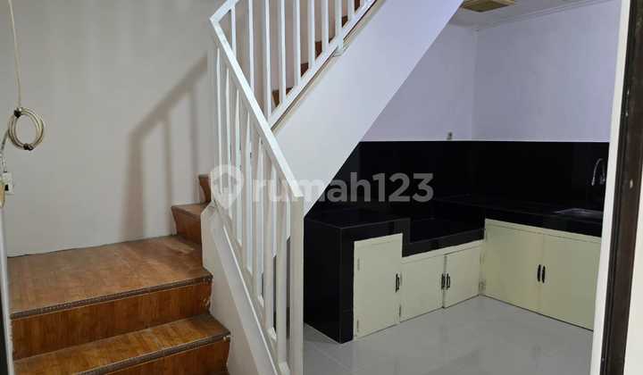 Dijual Rumah Siap Huni SHM Terenovasi Lingkungan Nyaman