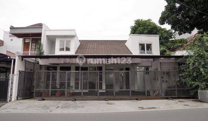 Rumah Bagus Semi Furnished SHM di Kemanggisan, Jakarta Barat 1