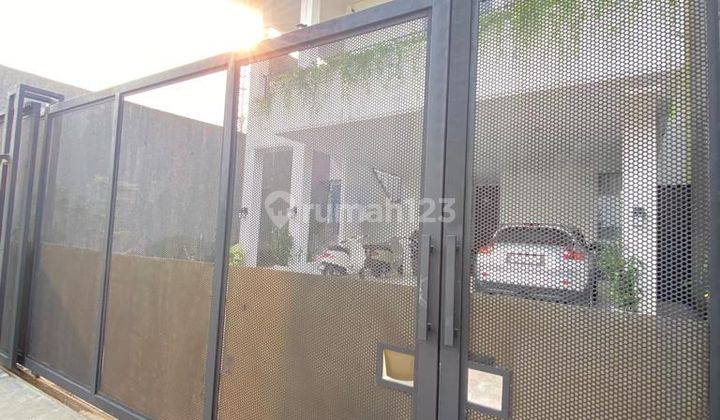 Rumah 2 Lantai Bagus Semi Furnished di Belakang Bukit Menteng, Tangerang Selatan 1