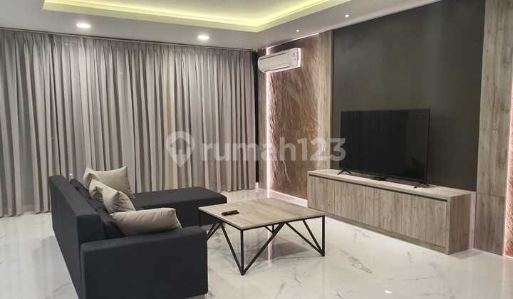 Rumah Mewah Premium Strategis di Green Royale Candigolf 2