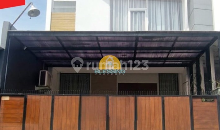 Rumah Bagus Siap Huni Ada Swimming Pool di Jalan Sriwibowo 1