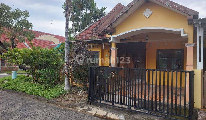Rumah di Perumahan Graha Padma Oleander SHM hadap Timur