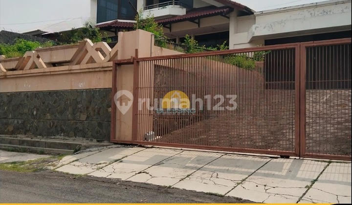 Rumah Luas Bagus Siap Huni di Jalan Bromo 1