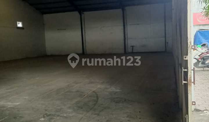 Gudang Besar Siap Pakai Usaha di Kawasan Ramai Soekarno Hatta 2