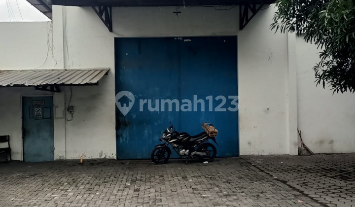 Gudang Besar Siap Pakai Usaha di Kawasan Ramai Soekarno Hatta 1