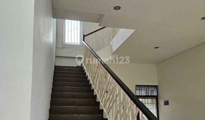 Rumah Semi Furnished Luas Bagus di Gombel 2