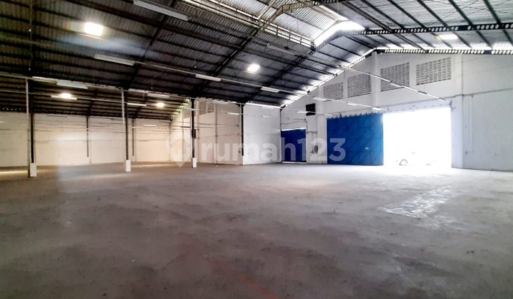 Warehouse Suitable for Business in Downtown Imam Bonjol Street Warehouse Suitable for Business in Downtown Imam Bonjol Street