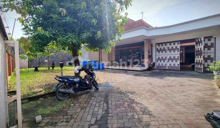 Rumah Strategis Luas Cocok Untuk Usaha di Jalan Siwalan Rumah Strategis Luas Cocok Untuk Usaha di Jalan Siwalan