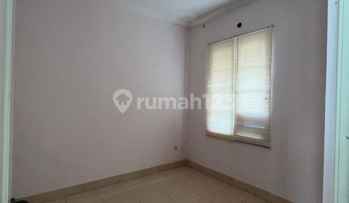 Premium Ready-to-Occupy Strategic House in Royal Family Regency 2