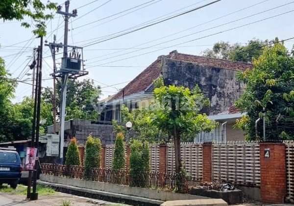 Rumah Strategis Luas Cocok Untuk Usaha di Jalan Siwalan 2