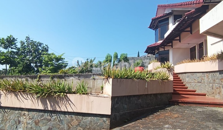 Rumah Luas Bagus Siap Huni di Jalan Bromo 2