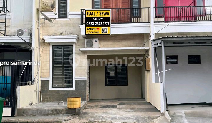 3-storey city roadside shophouse
