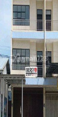 3.5-Storey Ready-to-Live-in Shop House in Samarinda 2